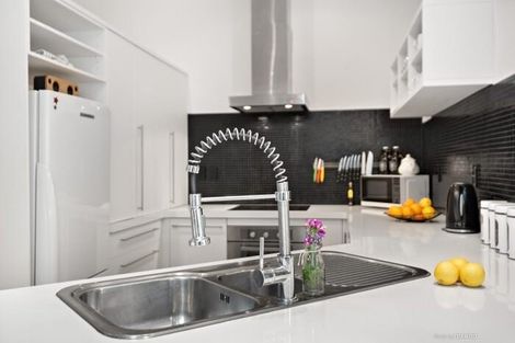 Photo of property in The Villas, 3/33 Hobson Street, Thorndon, Wellington, 6011