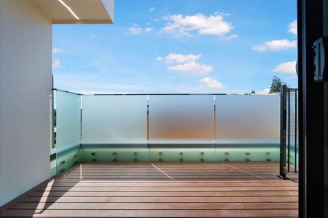 Photo of property in 5/16 Hewlett Road, Massey, Auckland, 0614