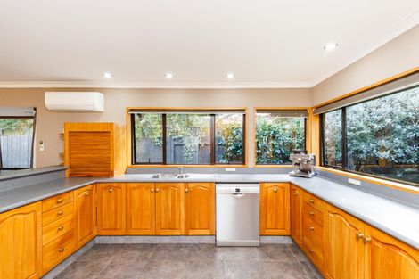 Photo of property in 4 Dresdan Court, Hokowhitu, Palmerston North, 4410