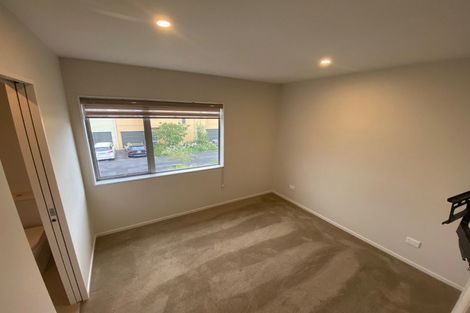 Photo of property in 29/11 Ray Small Drive, Papakura, 2110