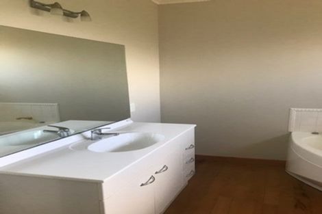 Photo of property in 50 Bleakhouse Road, Howick, Auckland, 2014