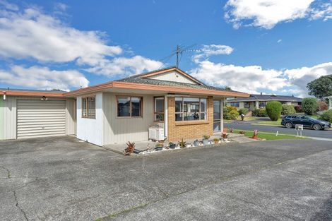 Photo of property in 17 Edgewater Parade, Waiuku, 2123
