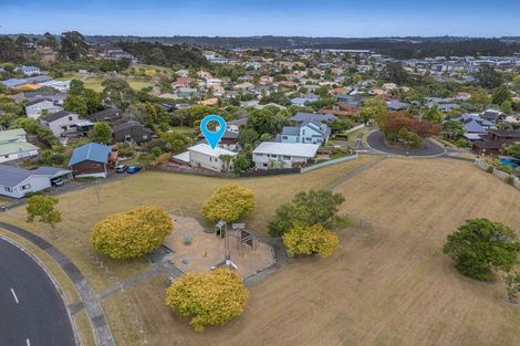 Photo of property in 2/39 Rifleman Rise, Unsworth Heights, Auckland, 0632