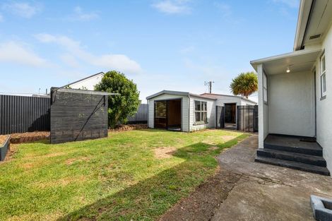 Photo of property in 4 Holford Street, Westown, New Plymouth, 4310