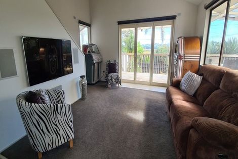 Photo of property in 3 The Terrace, Herald Island, Auckland, 0618