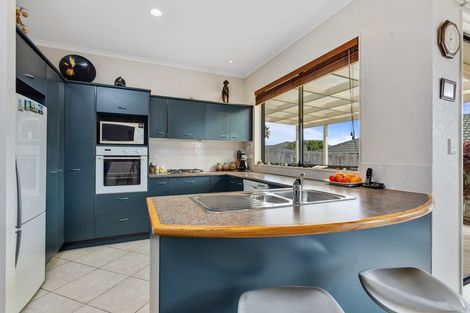 Photo of property in 56 Black Teal Close, Unsworth Heights, Auckland, 0632