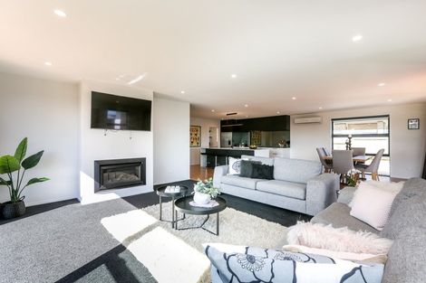 Photo of property in 1 Megaw Close, Whalers Gate, New Plymouth, 4310