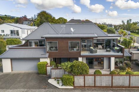 Photo of property in 17 Sea View Terrace, Cockle Bay, Auckland, 2014