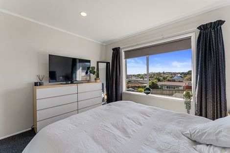 Photo of property in 2/14 Kingussie Place, Highland Park, Auckland, 2010