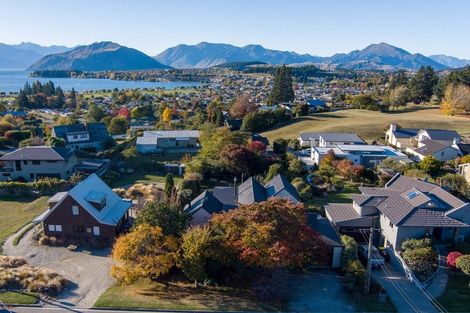 Photo of property in 8 Kennedy Crescent, Wanaka, 9305