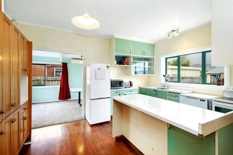 Photo of property in 2 Brook Street, Waiwhetu, Lower Hutt, 5010