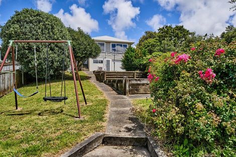 Photo of property in 13 Kereru Bend, Tawa, Wellington, 5028