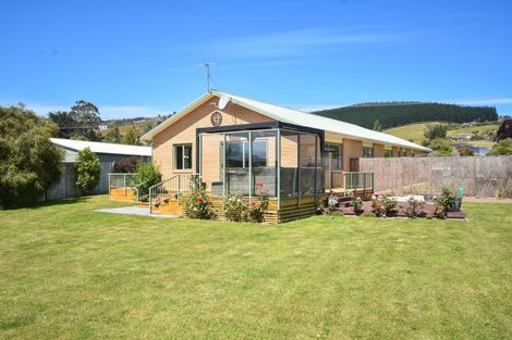 Photo of property in 8 Sandown Street, Waihola, Milton, 9073