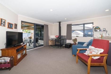 Photo of property in 53 Geneva Terrace, Kelvin Grove, Palmerston North, 4414