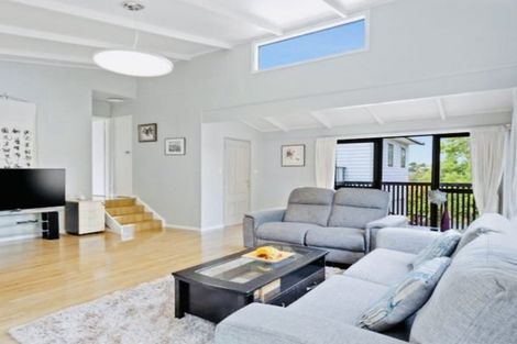 Photo of property in 30 Mannering Place, Hillcrest, Auckland, 0627