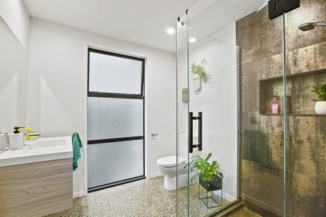 Photo of property in 298 Courtenay Street, Strandon, New Plymouth, 4312