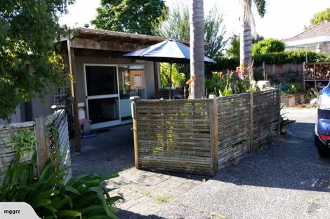 Photo of property in 1/4 Tawa Road, Te Atatu Peninsula, Auckland, 0610