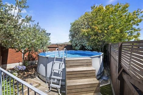 Photo of property in 8 Sunshine Place, Kelvin Grove, Palmerston North, 4414