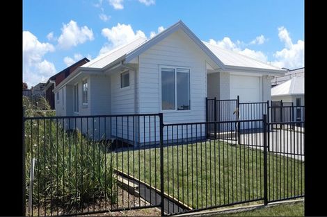Photo of property in 1 Nottingham Road, Omokoroa, 3114