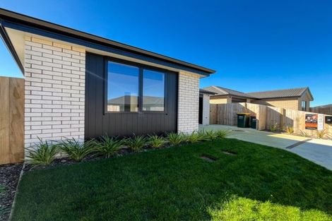 Photo of property in 30 Waruhia Crescent, Rototuna North, 3281