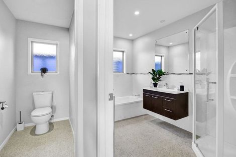 Photo of property in 17a Winstone Place, Highlands Park, New Plymouth, 4312