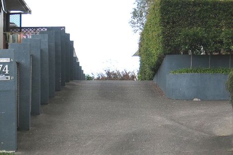 Photo of property in 1/74 Browns Bay Road, Rothesay Bay, Auckland, 0630