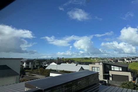 Photo of property in 28 Tawatawa Street, Long Bay, Auckland, 0630