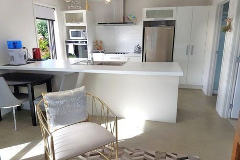 Photo of property in 32 Manaia View Road, One Tree Point, 0118