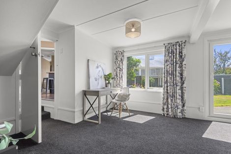 Photo of property in 1 Athlone Place, Hokowhitu, Palmerston North, 4410