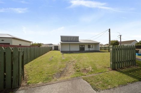 Photo of property in 65 Dixon Avenue, Hawera, 4610