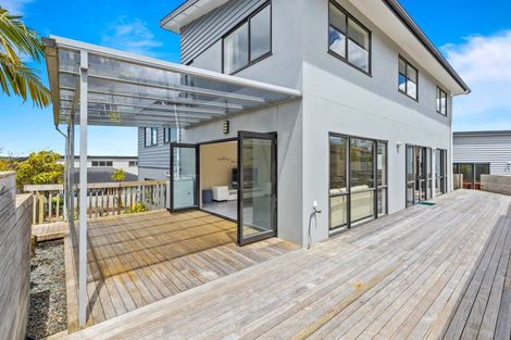 Photo of property in 12 Hilton Close, Fairview Heights, Auckland, 0632