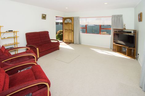 Photo of property in 1 Garrison Street, Carterton, 5713