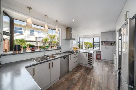 Photo of property in 16 Carluke Street, Paparangi, Wellington, 6037