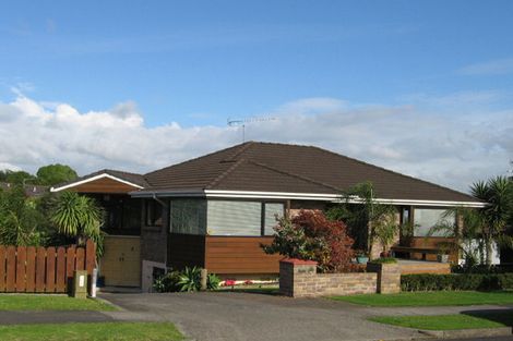 Photo of property in 20 Channing Crescent, Botany Downs, Auckland, 2010