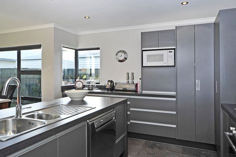 Photo of property in 15 Trump Place, Kelvin Grove, Palmerston North, 4414