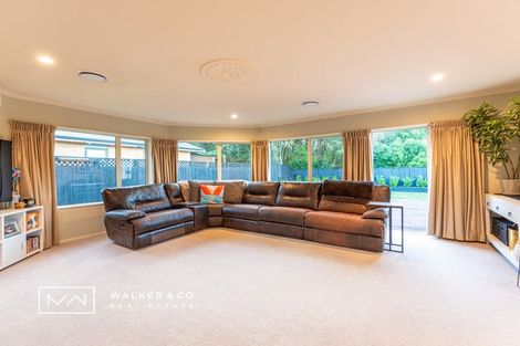Photo of property in 28 Carlow Grove, Birchville, Upper Hutt, 5018