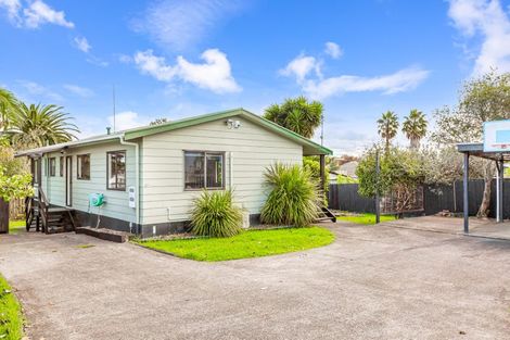 Photo of property in 2/91a Beach Road, Te Atatu Peninsula, Auckland, 0610
