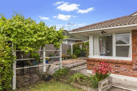 Photo of property in 2/100 Ti Rakau Drive, Pakuranga, Auckland, 2010