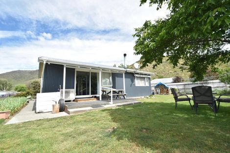 Photo of property in 2 Keene Place, Omarama, 9412