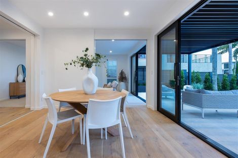 Photo of property in 18a Eastcliffe Road, Castor Bay, Auckland, 0620