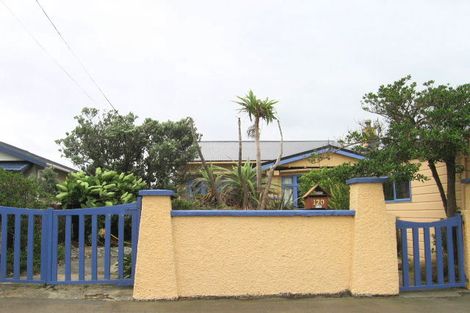 Photo of property in 120 Apu Crescent, Lyall Bay, Wellington, 6022