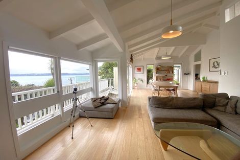 Photo of property in 37 Gill Avenue, Te Atatu Peninsula, Auckland, 0610