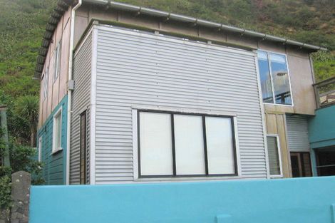 Photo of property in 32 Owhiro Bay Parade, Owhiro Bay, Wellington, 6023