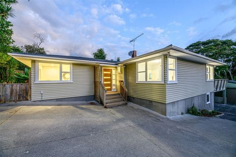 Photo of property in 8 Thuja Street, Green Bay, Auckland, 0604