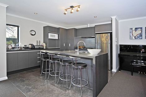 Photo of property in 15 Trump Place, Kelvin Grove, Palmerston North, 4414