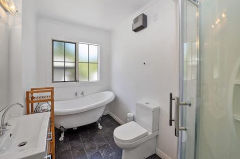 Photo of property in 127 Woodlands Park Road, Titirangi, Auckland, 0604