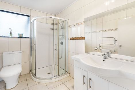 Photo of property in 35 Rehia Road, Massey, Auckland, 0614