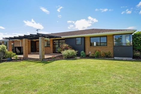 Photo of property in 5 Chilton Drive, Paraparaumu, 5032