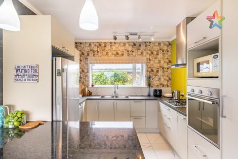 Photo of property in 10 Clematis Grove, Maungaraki, Lower Hutt, 5010