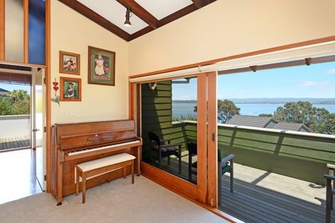 Photo of property in 32 Brigantine Drive, Beach Haven, Auckland, 0626